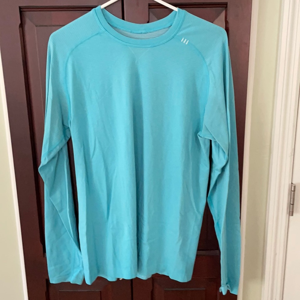 Syan lululemon shirt